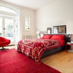 Etnikai stílusú vörös ágytakaró