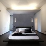 Le lit montant vous permet d'agrandir visuellement l'espace
