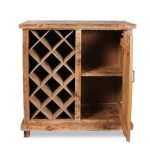 Jednoduchá dřevěná skříňka na víno