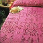 Világos rózsaszín ágytakaró