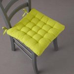 Dekorativní polštáře pro židle ve žluté barvě