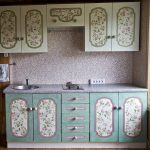 Decoupage kuchyňský nábytek ve stylu Provence