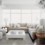 Sofa melkachtige kleur voor de woonkamer in het wit
