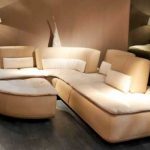 Sofa dengan ottoman bentuk yang luar biasa