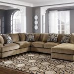 Sudut sofa warna pasir klasik