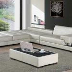Sofa putih yang luar biasa untuk rumah negara