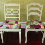 Originele kussens voor stoelen in de techniek van patchwork
