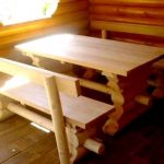 Contoh meja segi empat tepat yang diperbuat daripada kayu semulajadi