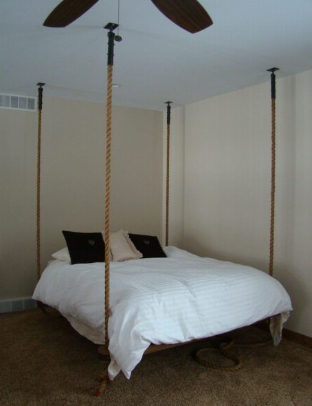 Rektangulär hängande säng