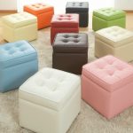Vícebarevné semišové polstrované stoličky