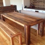 Dřevěný jídelní nábytek