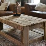 Dřevěné palety pro stůl do obývacího pokoje to udělejte sami