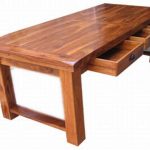 Meja makan kayu dengan laci