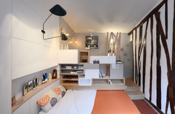 A modern, egyszobás apartman többfunkciós belső terének,