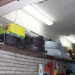 Zavěšené police na podpatcích pro garáž