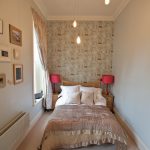 Design semplice di una camera da letto stretta