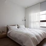 Makuuhuone valkoisessa minimalismityylissä