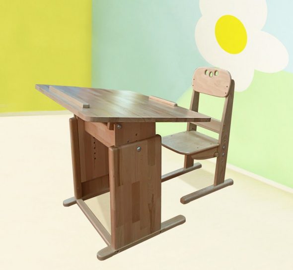 Handgjord skrivbord och skrivbord för studenten