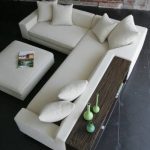 Sofa dengan rak dan pouf
