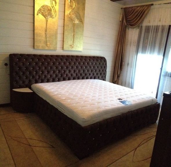 Manželská postel na objednávku