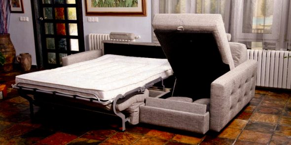 En intressant modell av en hopfällbar soffa