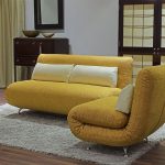 Lipat sofa dan kerusi berlengan warna pasir