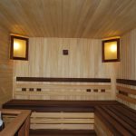 Corner design av sängar och hyllor i badet