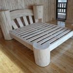 Venkovská postel ze dřeva