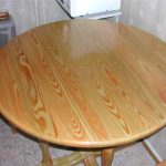 Tavolo in legno fatto in casa sotto lacca