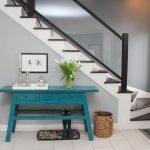 Meja konsol biru untuk lorong