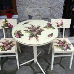Set - tafel en stoelen na decoupage restauratie