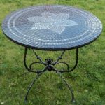 Tavolo forgiato con mosaico di loto nero