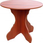 Kulatý stůl z dřevotřísky v barvě jabloně s vlastními rukama