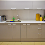 Kuchyňský nábytek do-it-yourself z laminované dřevotřískové desky