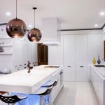 Witte keuken zonder bovenkasten