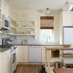 Reka bentuk dapur sudut tanpa kabinet dinding