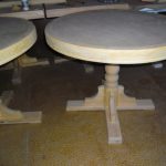 Meja kayu bulat buatan sendiri