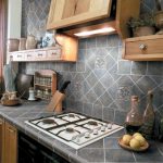 Carrelage gris pour les comptoirs de cuisine de rénovation