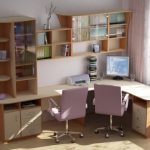 Hörnskrivbord med inbyggd hyllplan och hyllor för böcker