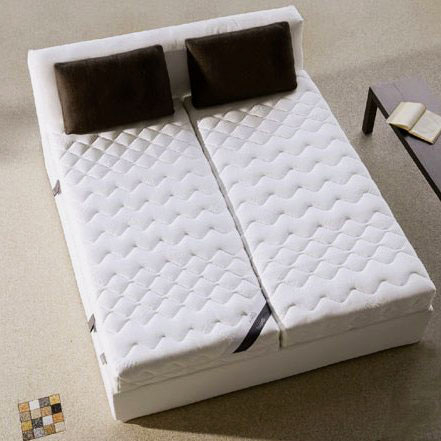 Kétszemélyes ágy két matraccal