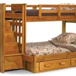 Dvouúrovňové postele pro děti ze dřeva