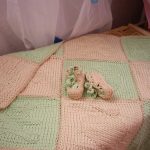 Jemné zelené a růžové pletené pletené pléd