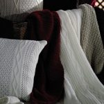 Deky pletení v různých barvách a různých textur