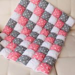 Wit-roze-grijze bonbon deken met sterretjes voor baby