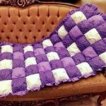 Perlindungan selimut bonbon putih dan ungu yang cantik