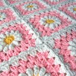 Delikat crocheted daisy plaid