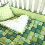 שמיכה של בונבון בצבעי ירוק וכחול מושלם עבור מיטת תינוק כמו שמיכה כיסוי המיטה.