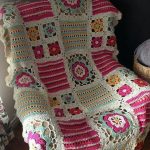 Originální obal na židli s jemnými květy