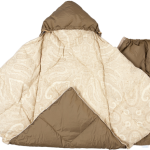 Donzen envelop deken voor een pasgeboren grijs gansje