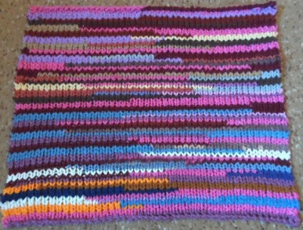 Tappeto multicolore per lavori a maglia